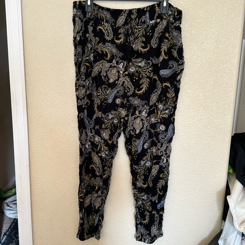 Xhilaration capris